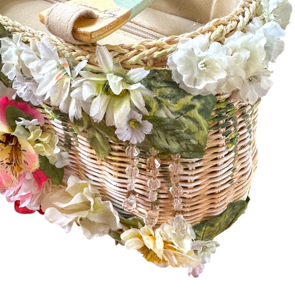 Handcrafted Floral Pocketbook - Picture 6 of 8